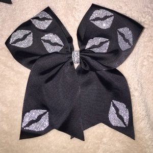 black cheer bow with sliver kisses