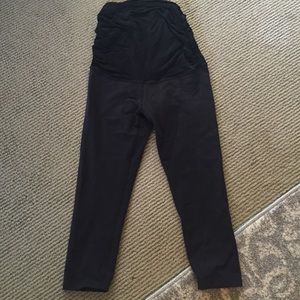 Beyond Yoga Black Cropped Leggings. Maternity.