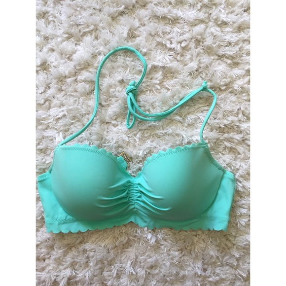 NWOT VS getaway halter bikini top 🐢