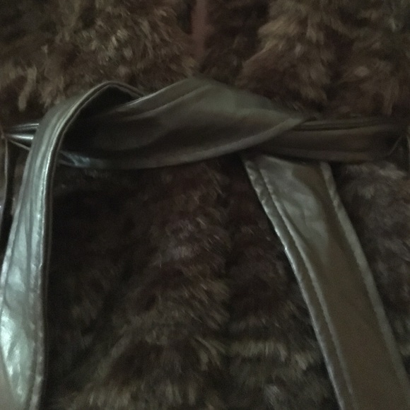 Faux Fur Topper. - Picture 2 of 4