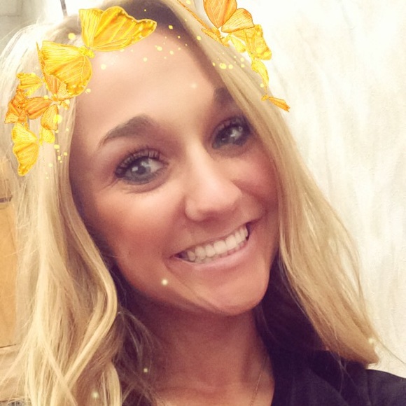 Meet your Posher, Olivia