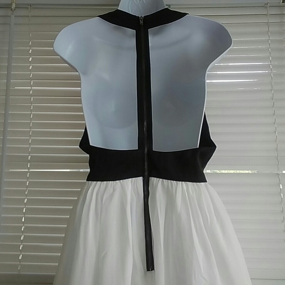 Halterneck Mini - Picture 2 of 3