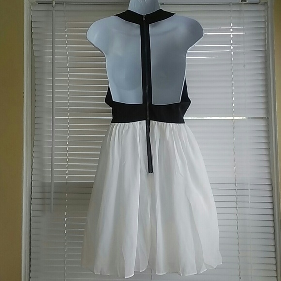 Halterneck Mini - Picture 3 of 3