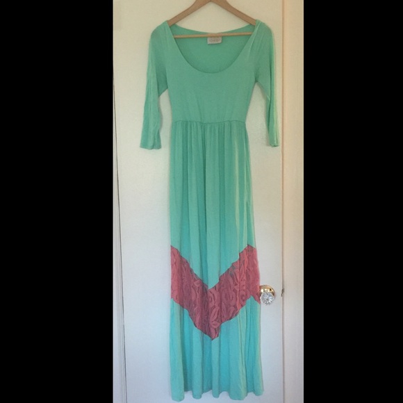 Beautiful maxi dress with lace detail, sz XS/S