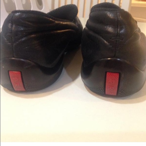 Authentic Prada leather classic toggle loafer - Picture 3 of 4