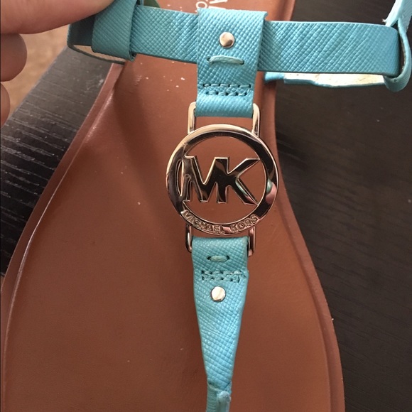 💥CLOSET CLOSING💥 - Picture 3 of 4