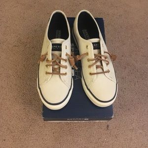 NWT Sperry Seacoast canvas shoes