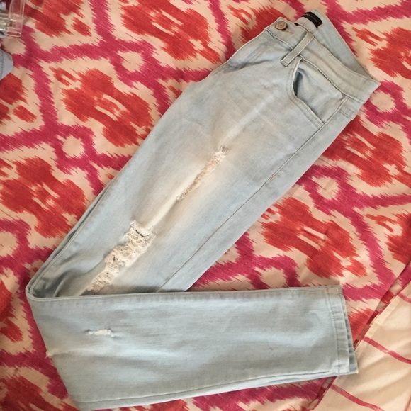 Lightwash ripped jeans