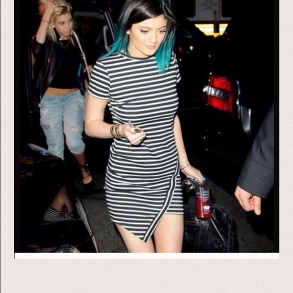 |Last One 🌟| B & W striped dress - Picture 4 of 4