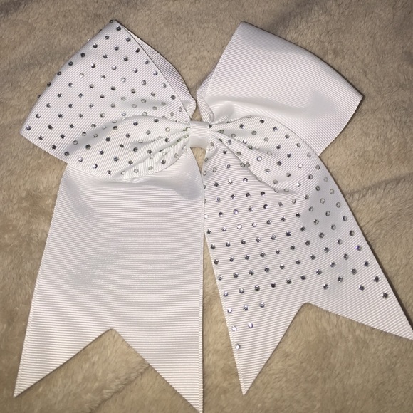 a white plain bow - Picture 1 of 2