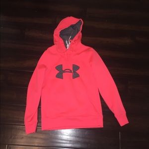 under armor hoodie. great for running!!