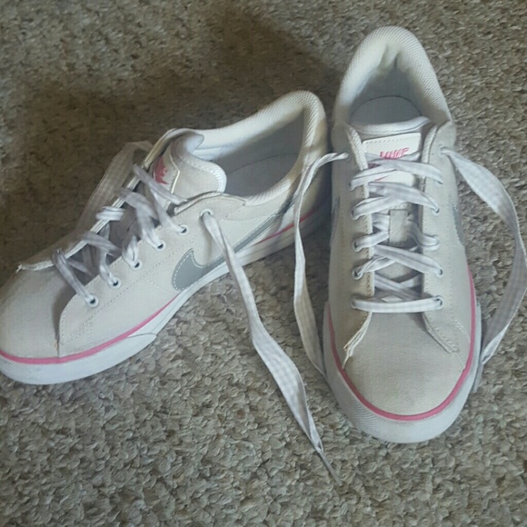 Cream, white and pink nikes
