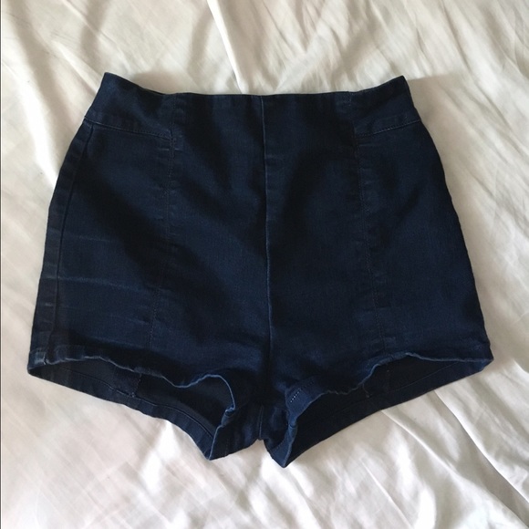 URBAN OUTFITTERS SHORTS - Picture 1 of 4