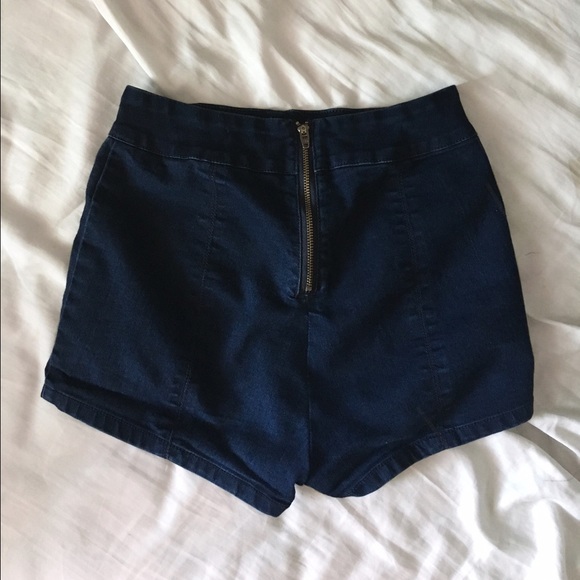 URBAN OUTFITTERS SHORTS - Picture 2 of 4