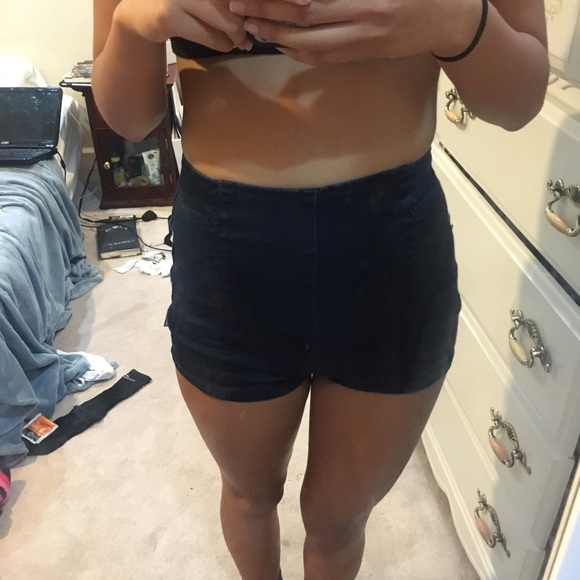 URBAN OUTFITTERS SHORTS - Picture 3 of 4