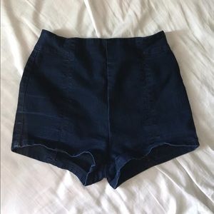 URBAN OUTFITTERS SHORTS
