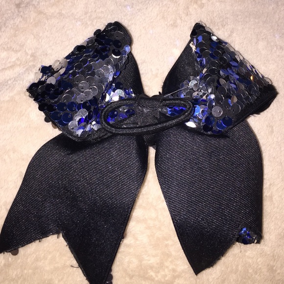 blue and sliver bow - Picture 2 of 2