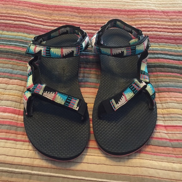 Barely worn tribal print Teva sandals