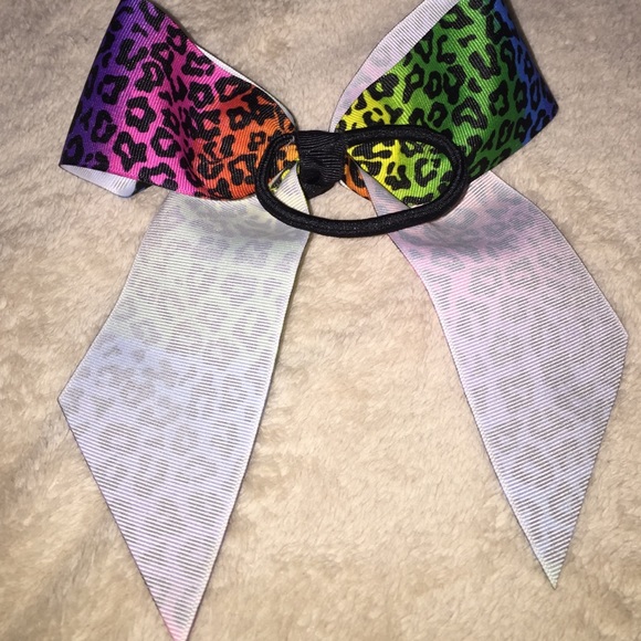 a cheetah print bow - Picture 2 of 2