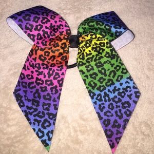 a cheetah print bow