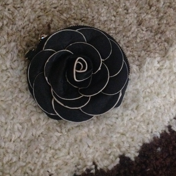 Flower wallet