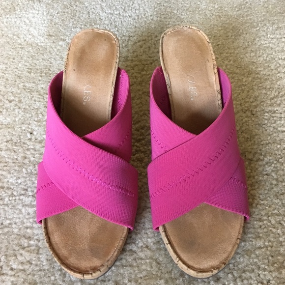 Aerosoles Fuschia clogs