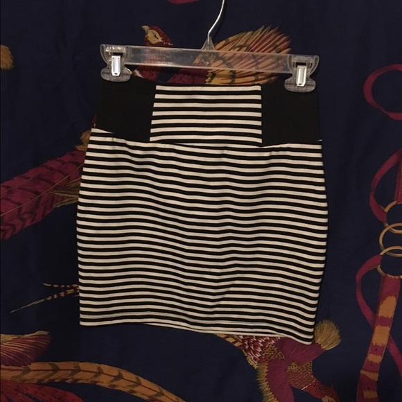 Set of two miniskirts - Picture 2 of 2