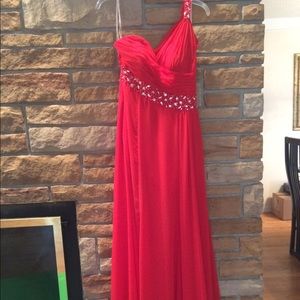 Beautiful chiffon red prom dress.