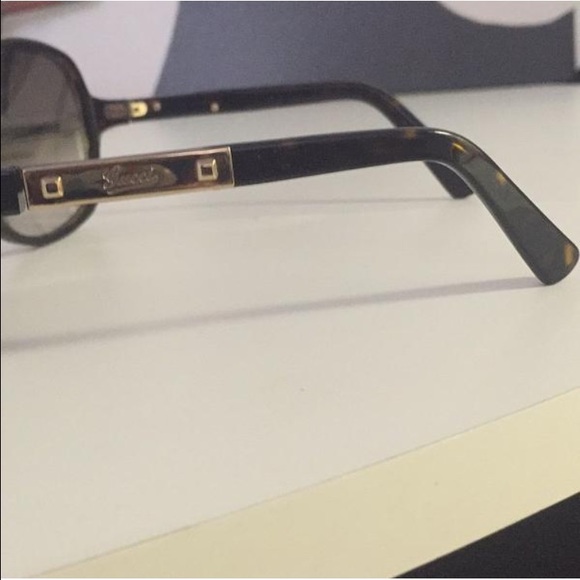 Gucci oversized tortoise framed sunglasses - Picture 4 of 4
