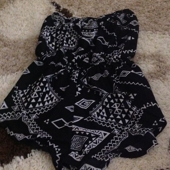 Strapless aztec romper