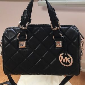 MICHAEL KORS BLACK QUILTED BAG