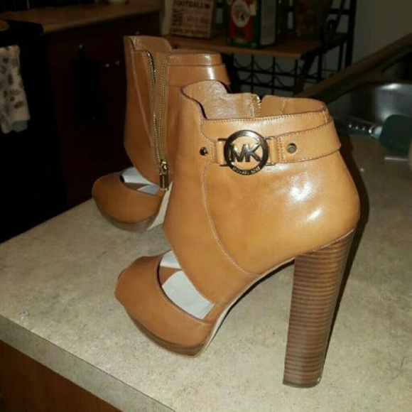 Michael Kors cognac booties