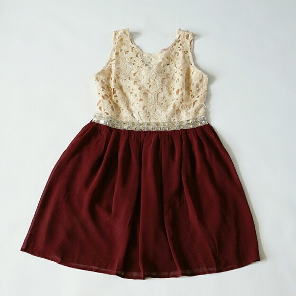 Boutique Dresses & Skirts - Lunch date dress crochet top full skirt cute