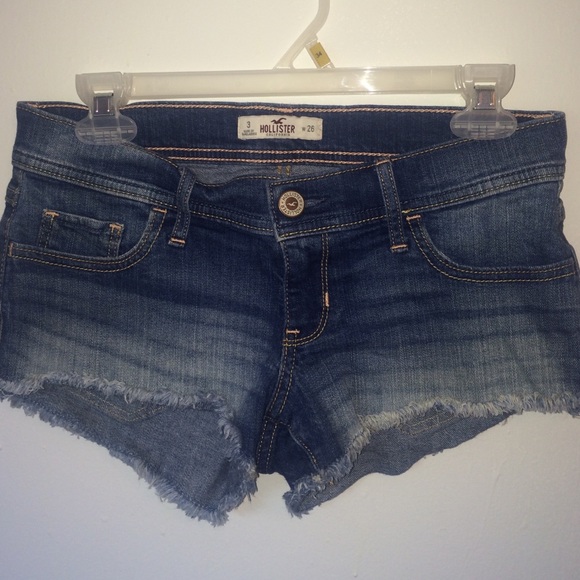 Hollister light wash shorts!! size 3. - Picture 1 of 3