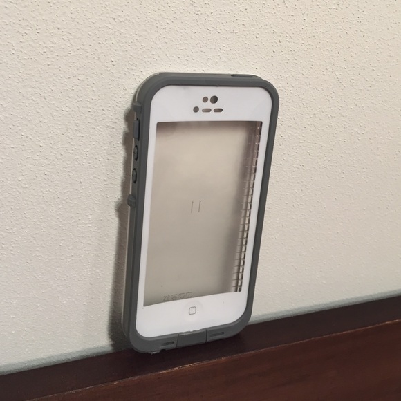 Iphone 5c lifeproof case