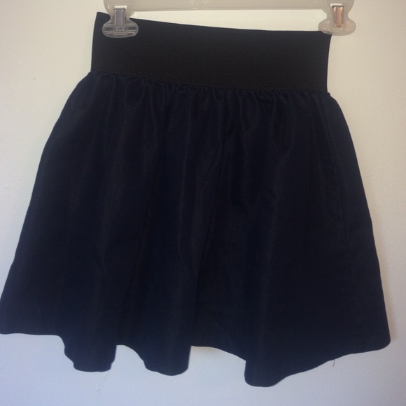 Dark blue skirt!! never worn. size small. - Picture 1 of 3