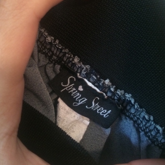 Dark blue skirt!! never worn. size small. - Picture 2 of 3