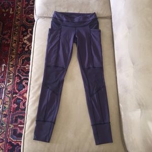 Lululemon leggings, pockets down the side