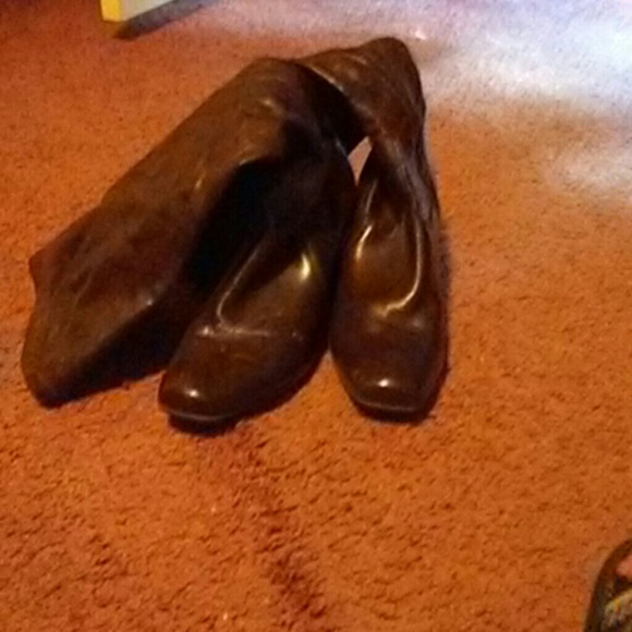 Knee high boots - Picture 1 of 1