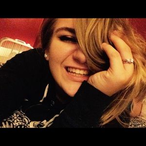 Meet your Posher, Lina