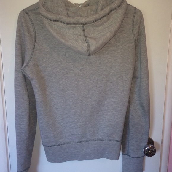 Gray Gilly Hicks Hoodie!! small, perfect condition - Picture 3 of 4