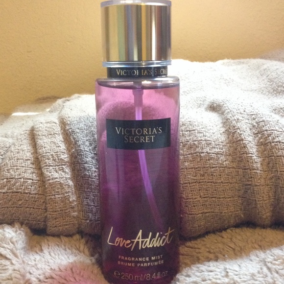 Victoria secrets body mist love addict
