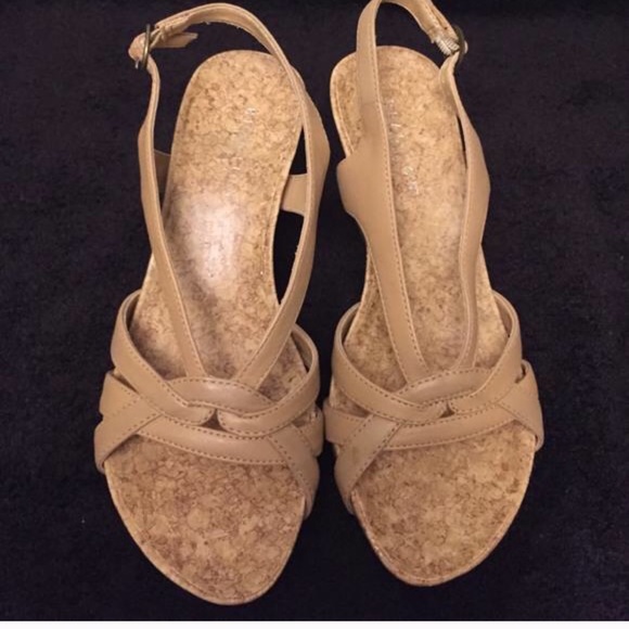Kenneth Cole Reaction Cozy Cabin wedge
