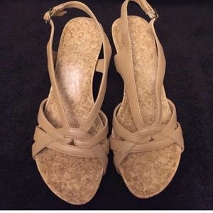 Kenneth Cole Reaction Cozy Cabin wedge