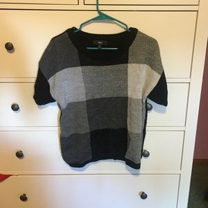 Shortsleeved sweater