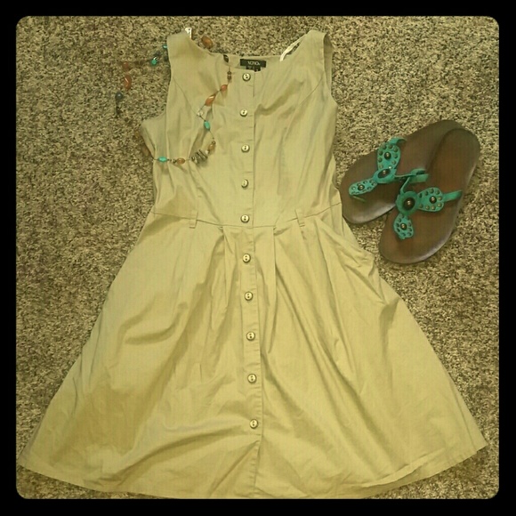 Button up dress with pockets - Picture 1 of 4