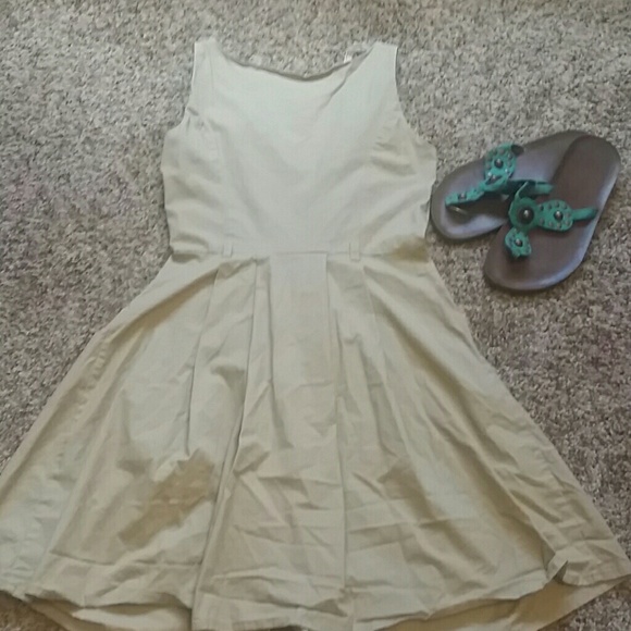 Button up dress with pockets - Picture 2 of 4