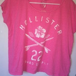 pink hollister shirt! size xs! super cute tie