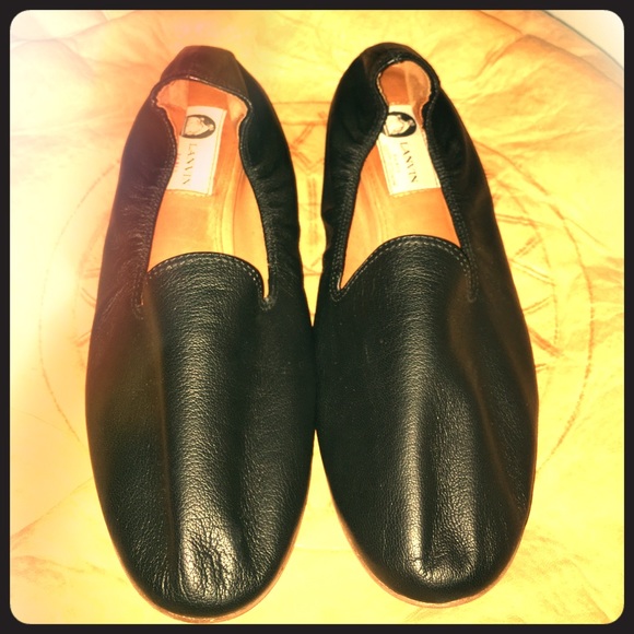 Lanvin black shoes on hold for @sarahdais