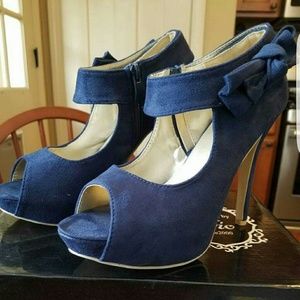 Navy blue heels